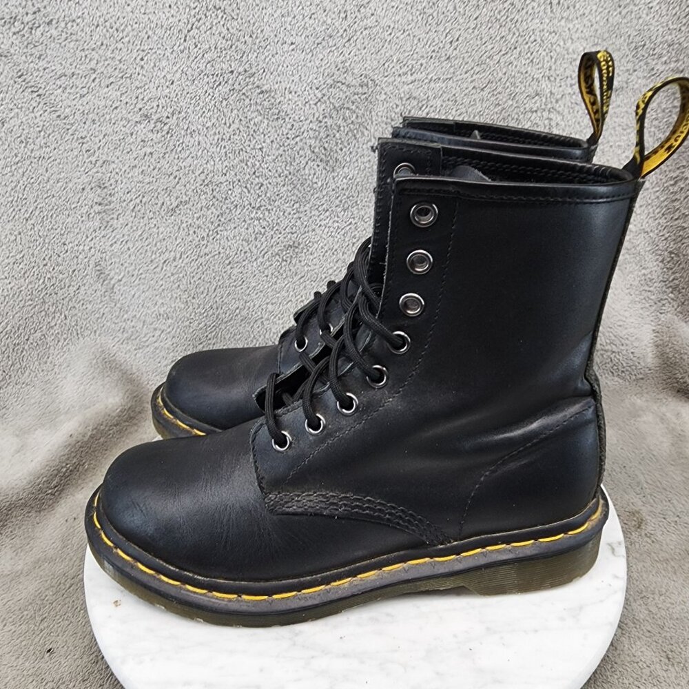 Dr Martens Shoes womens Size 7 The Original Black Leather Lace Up Boots *GUC*